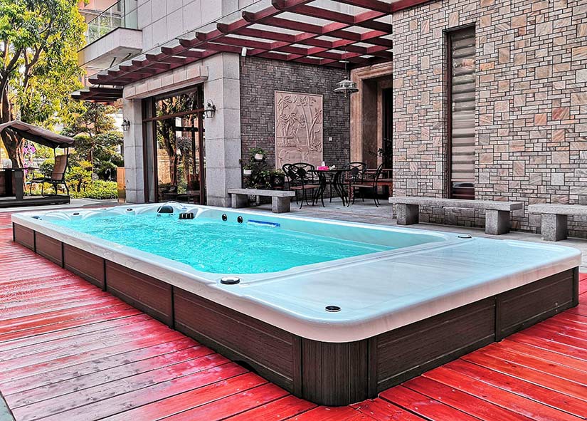 戴高乐无边际泳池让小小泳池空间创造出长泳的效果 alt=